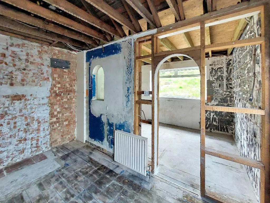 Valley Road, Kenley, CR8 - Image 2