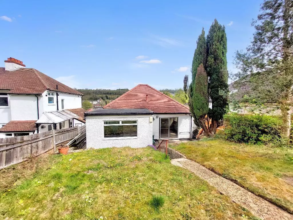 Valley Road, Kenley, CR8 - Image 3