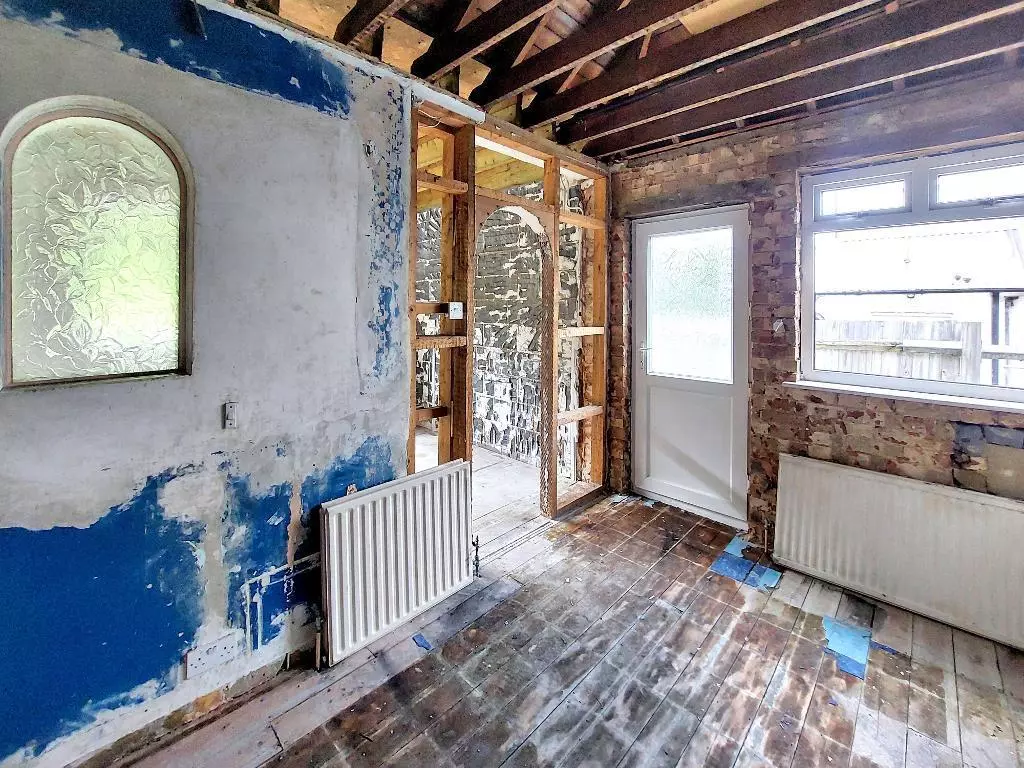 Valley Road, Kenley, CR8 - Image 4