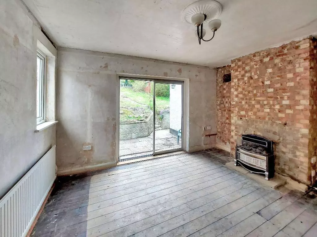 Valley Road, Kenley, CR8 - Image 5