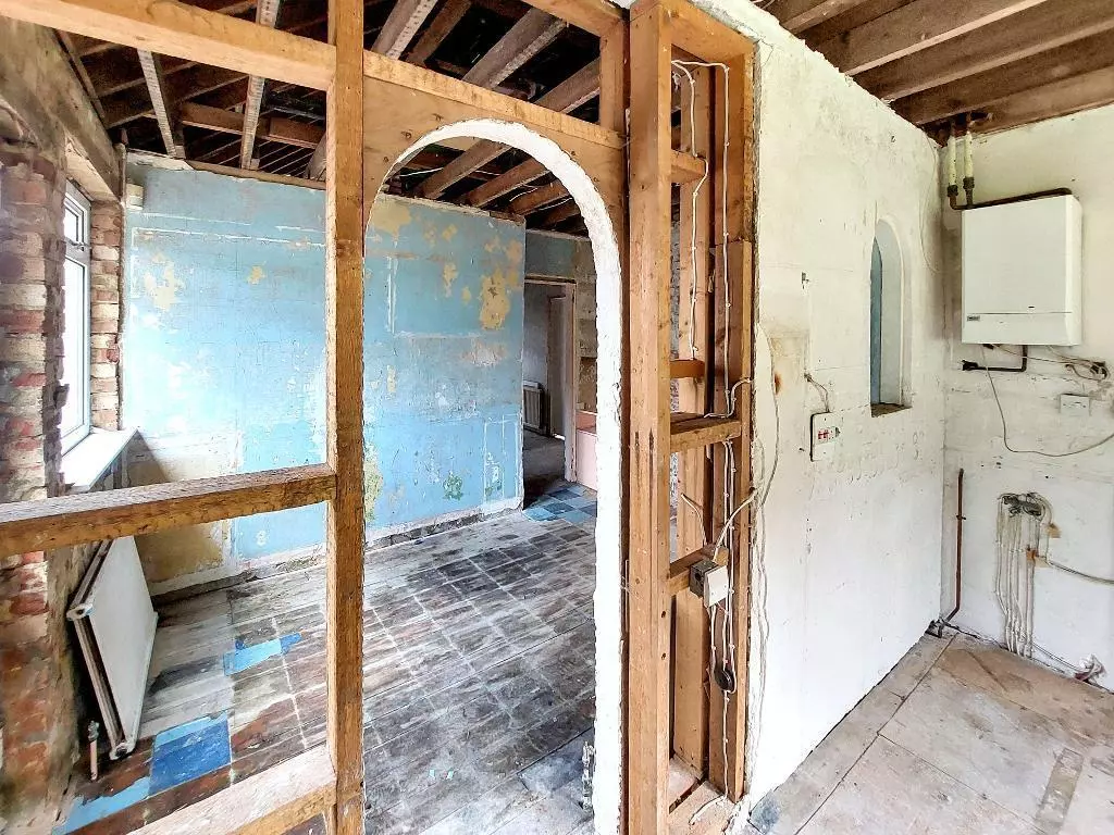 Valley Road, Kenley, CR8 - Image 6