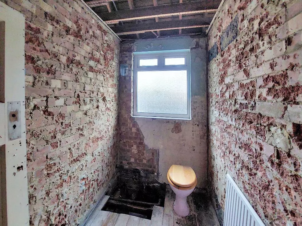 Valley Road, Kenley, CR8 - Image 9