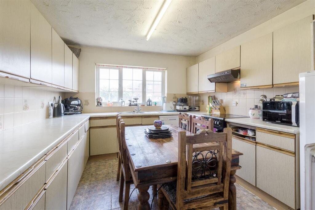 Senwick Road, Wellingborough - Image 4