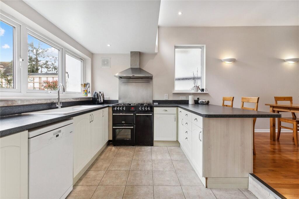 Woodfield Avenue, SW16 - Image 6