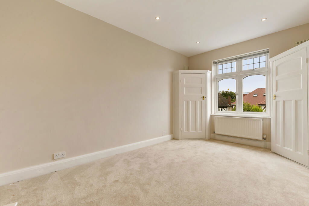 Woodfield Avenue, SW16 - Image 8