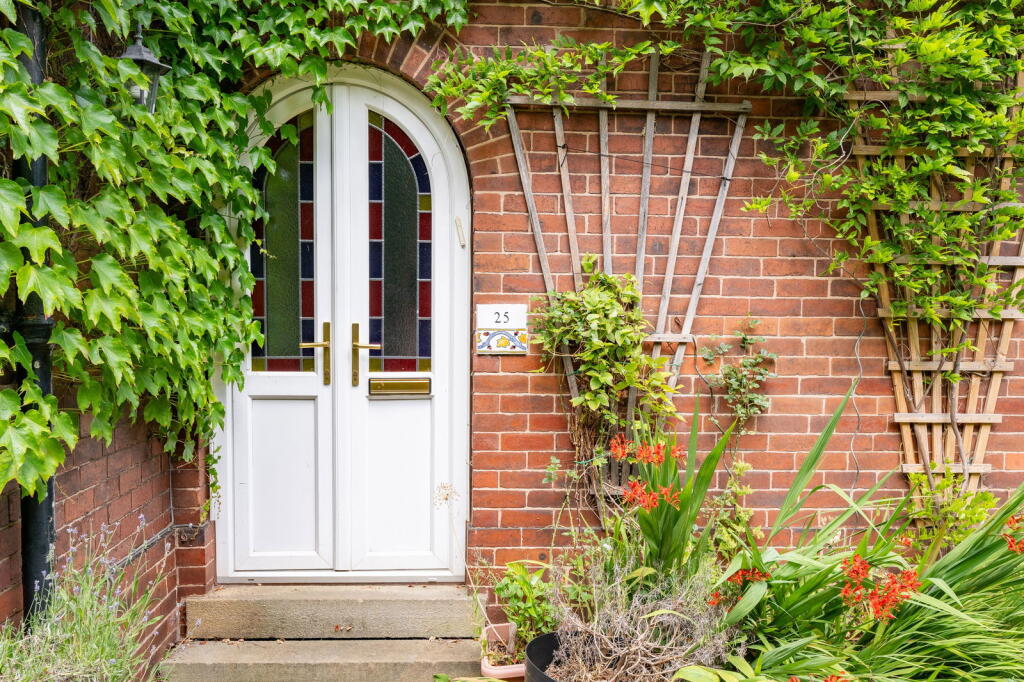 Carr Lane, Wakefield, WF2 6HJ - Image 2