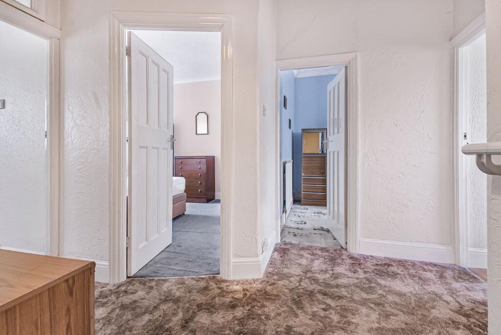 Park Lane, Southchurch Hall Gardens - Image 13