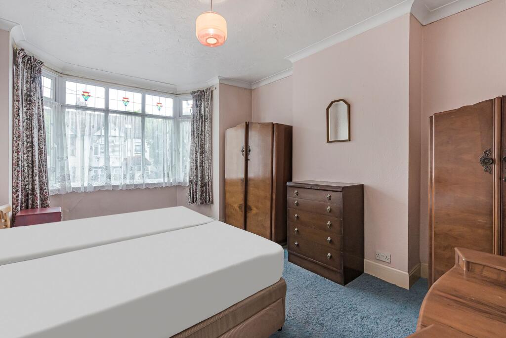 Park Lane, Southchurch Hall Gardens - Image 14