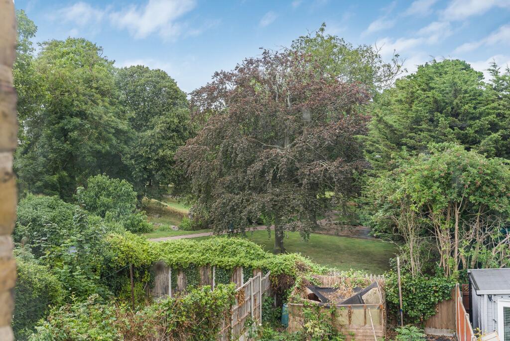 Park Lane, Southchurch Hall Gardens - Image 17