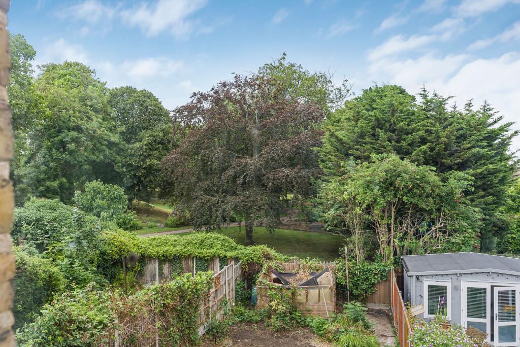 Park Lane, Southchurch Hall Gardens - Image 18