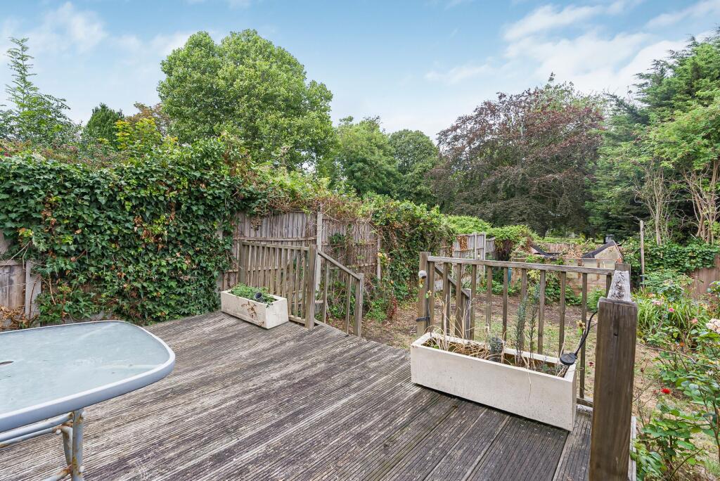 Park Lane, Southchurch Hall Gardens - Image 22