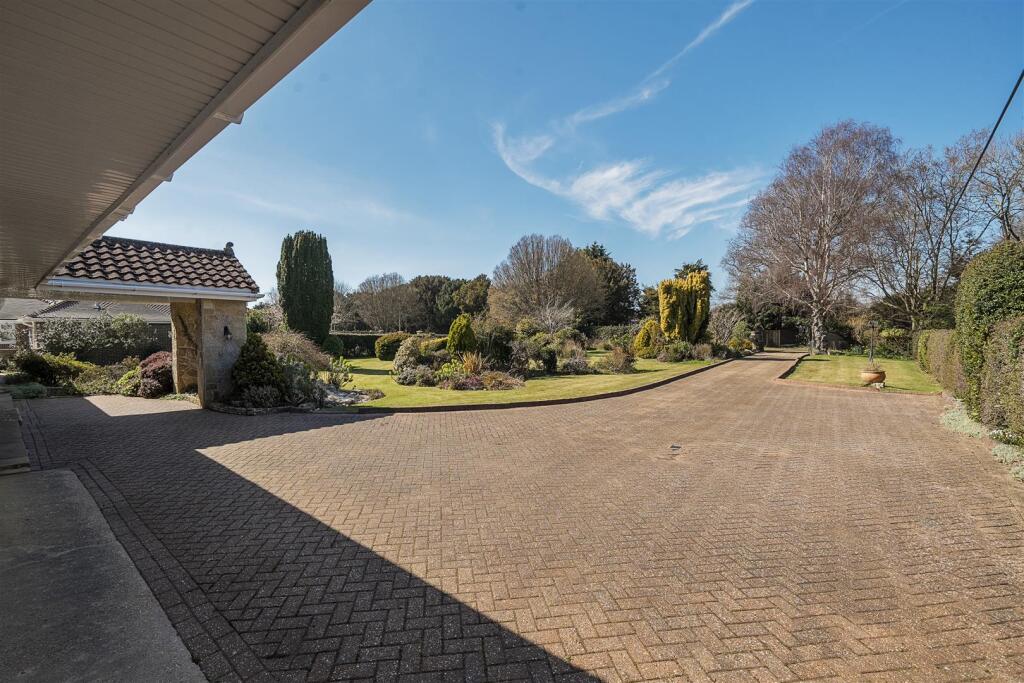 Cowes Lane, Hook Park, Warsash - Image 11