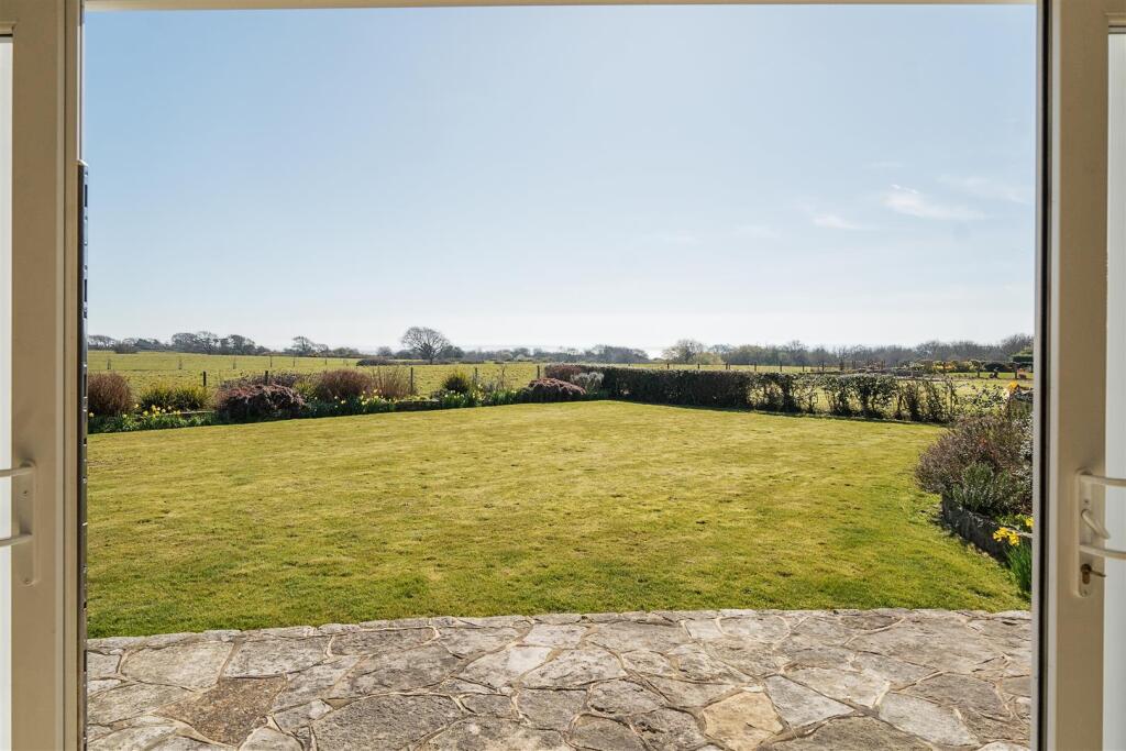 Cowes Lane, Hook Park, Warsash - Image 12