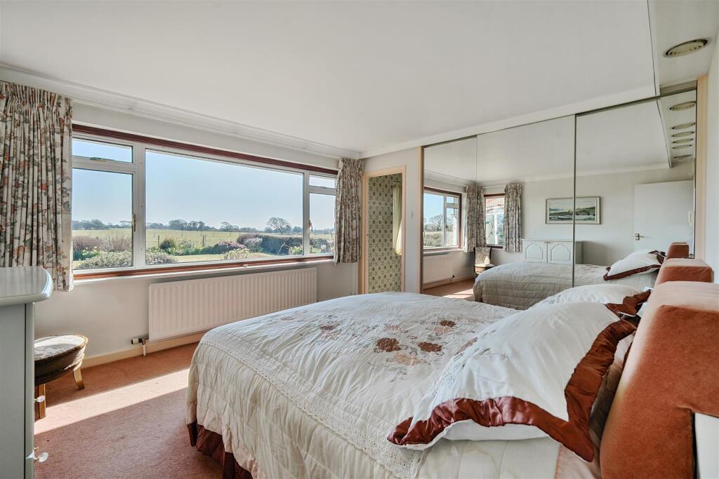 Cowes Lane, Hook Park, Warsash - Image 14