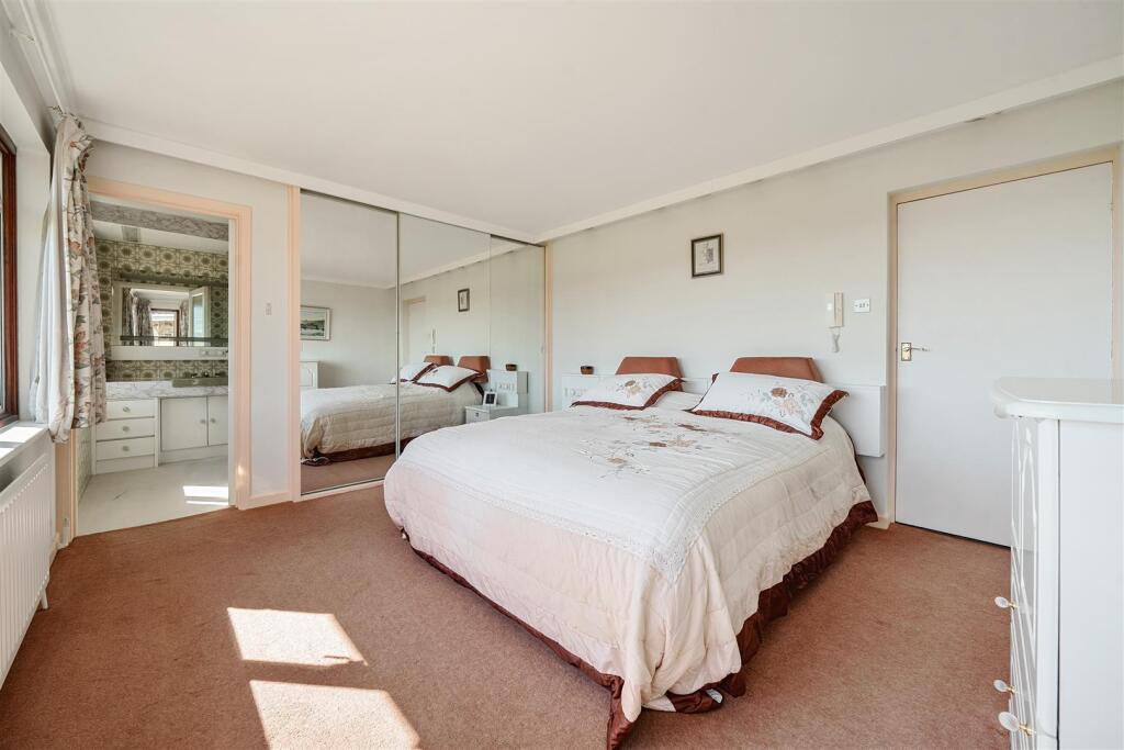 Cowes Lane, Hook Park, Warsash - Image 16