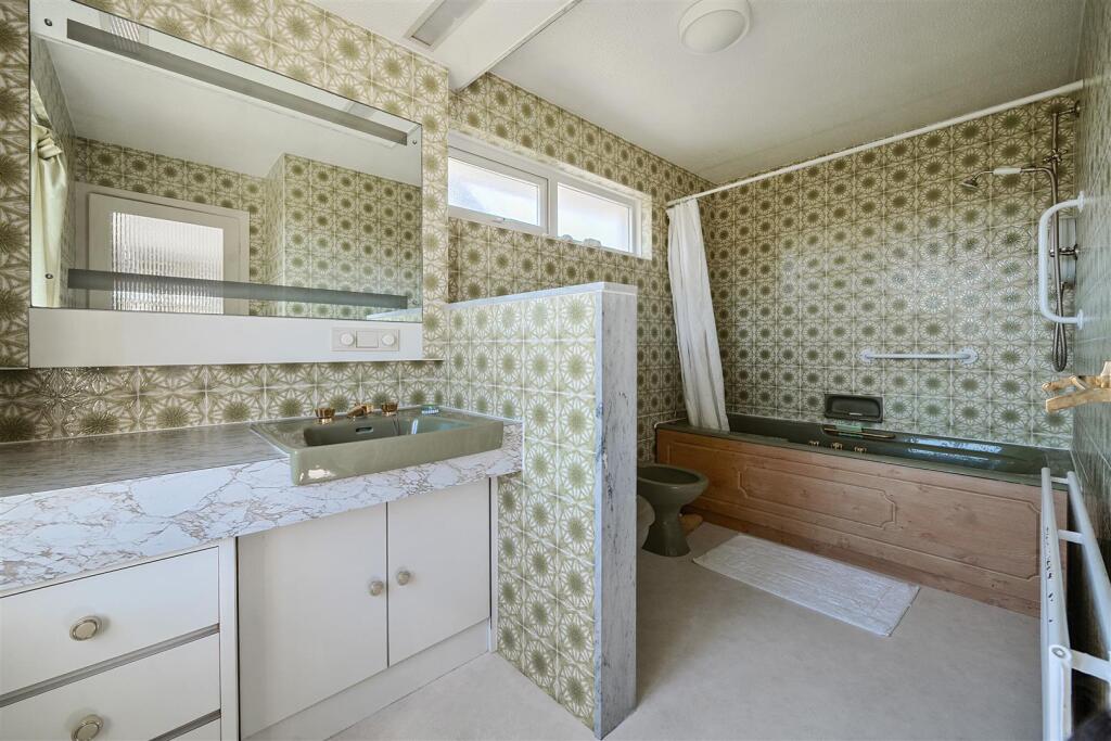 Cowes Lane, Hook Park, Warsash - Image 17