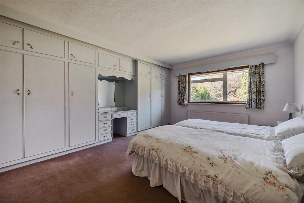 Cowes Lane, Hook Park, Warsash - Image 18
