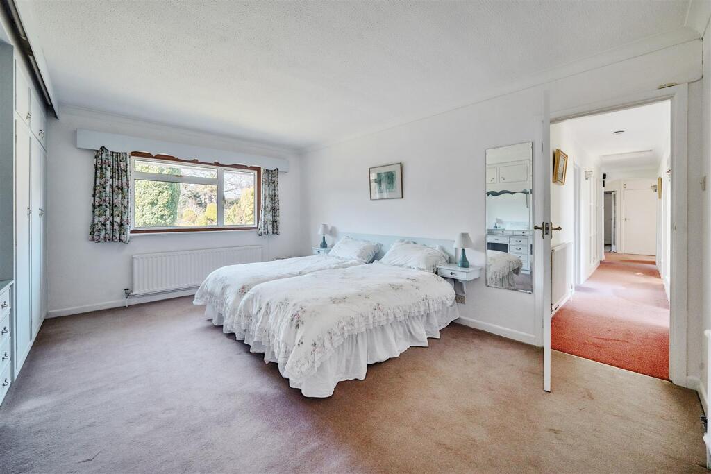 Cowes Lane, Hook Park, Warsash - Image 19