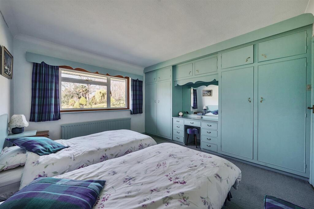 Cowes Lane, Hook Park, Warsash - Image 20