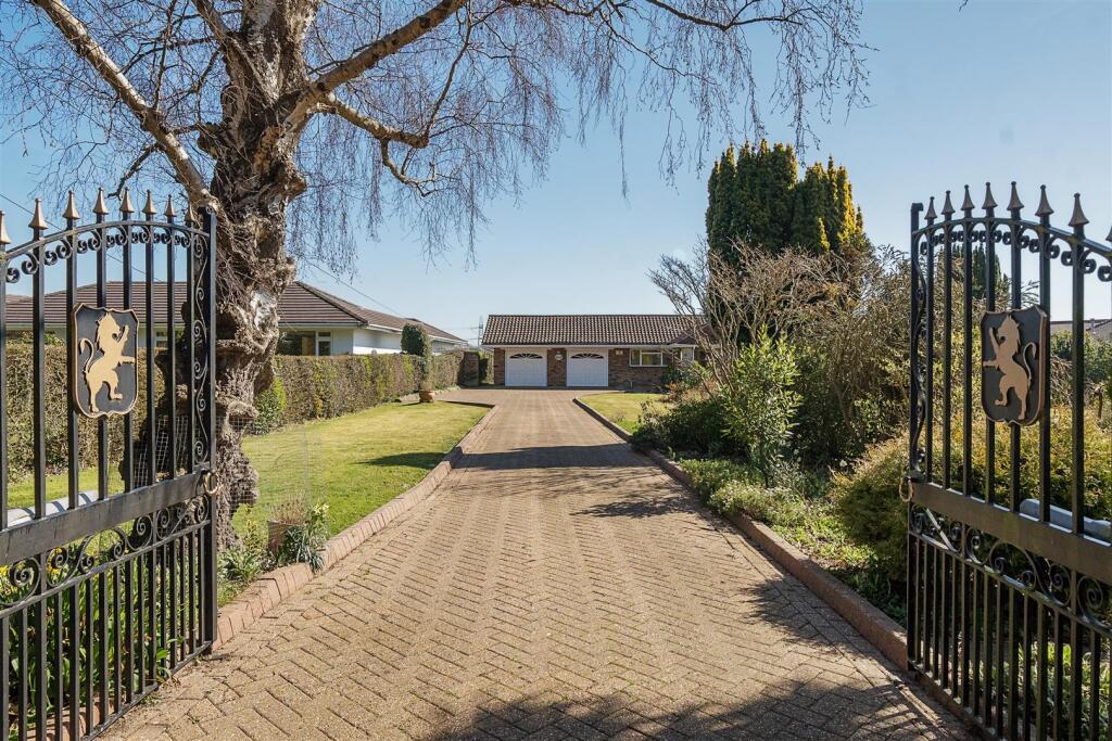 Cowes Lane, Hook Park, Warsash - Image 23