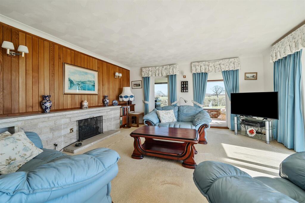 Cowes Lane, Hook Park, Warsash - Image 6