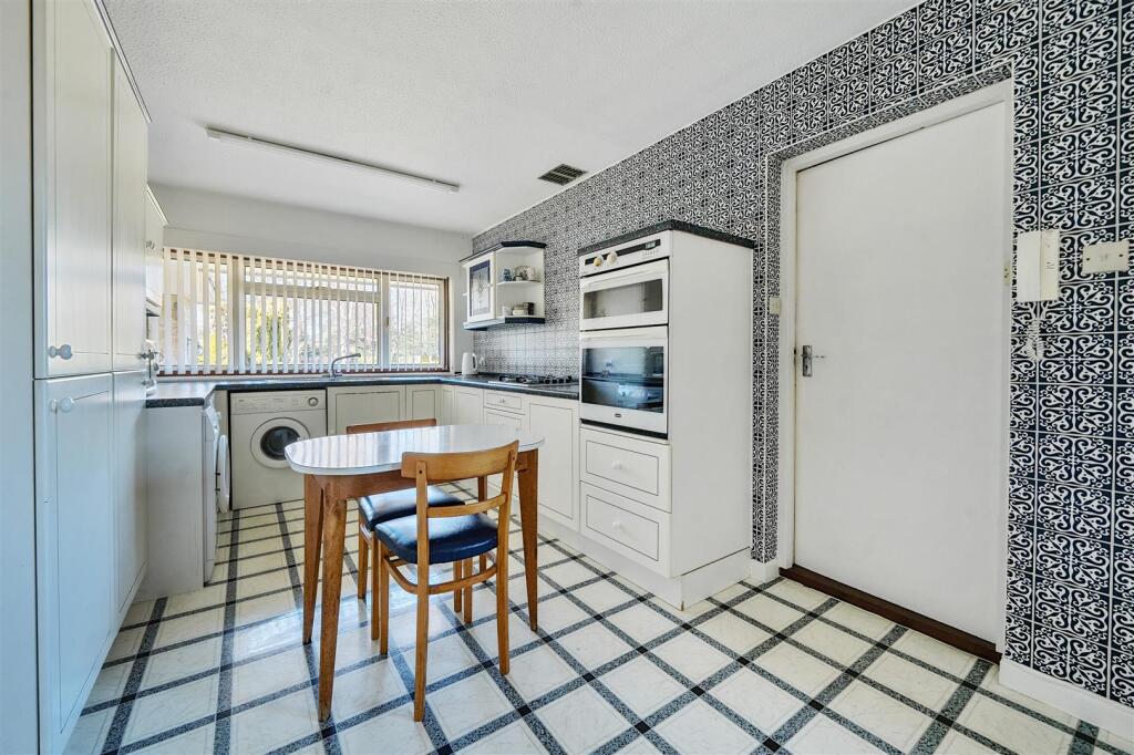 Cowes Lane, Hook Park, Warsash - Image 8