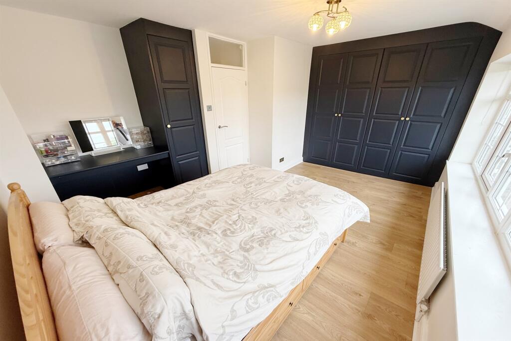 Derwent Drive, Bramhall - Image 3