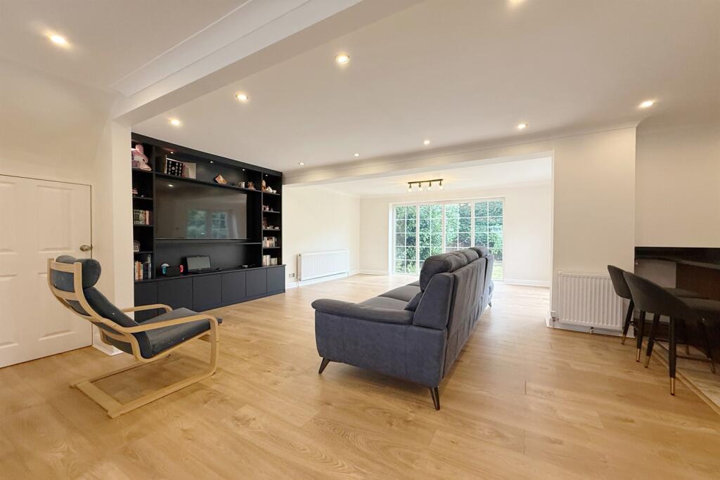 Derwent Drive, Bramhall - Image 5