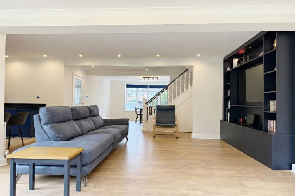 Derwent Drive, Bramhall - Image 7