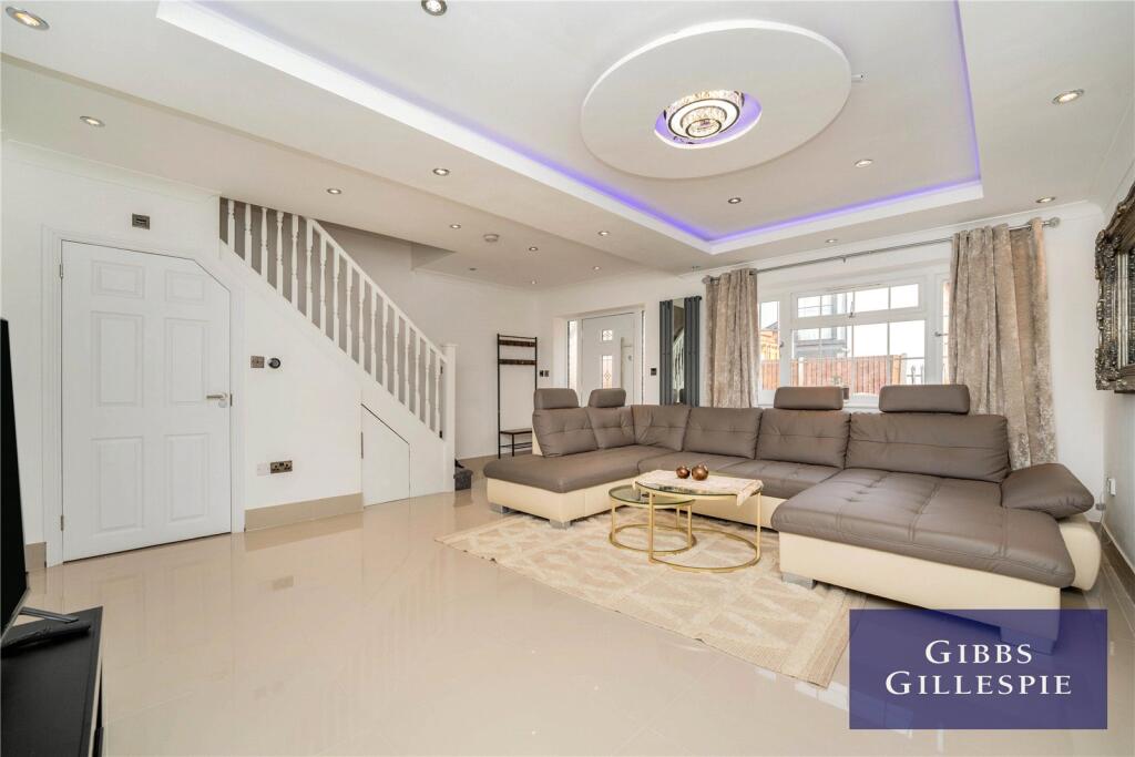 School Approach, Hayes, Middlesex - Image 2