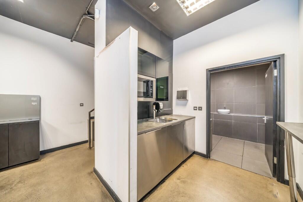 New Cross Road, London, SE14 - Image 12