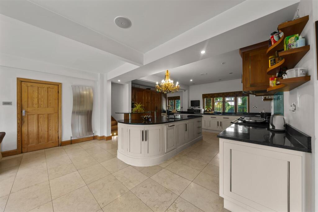 The Highway, South Sutton, SM2 - Image 13