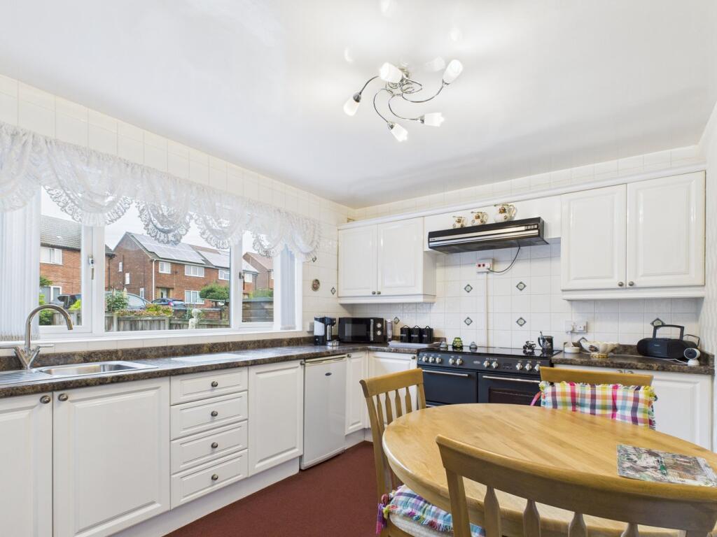 Lansbury Road, Bilsthorpe, Newark, NG22 - Image 2