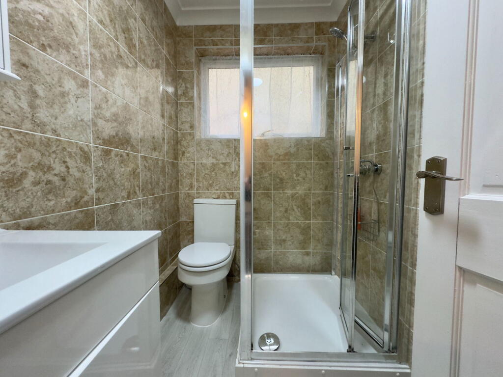 Leslie Avenue, Margate, CT9 - Image 23