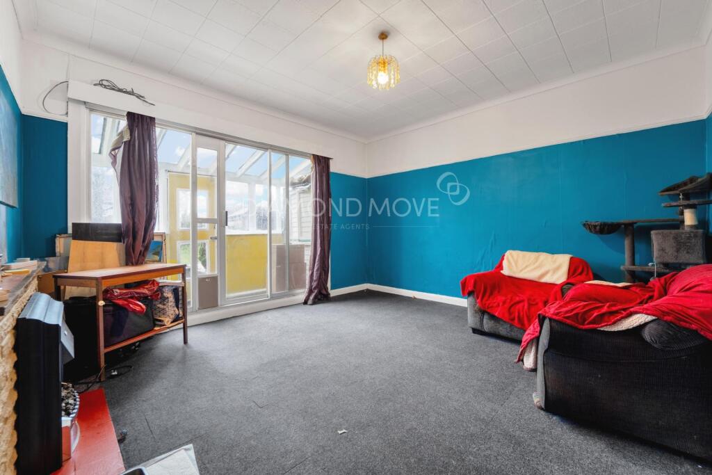 Rossindel Road, Hounslow, TW3 - Image 2