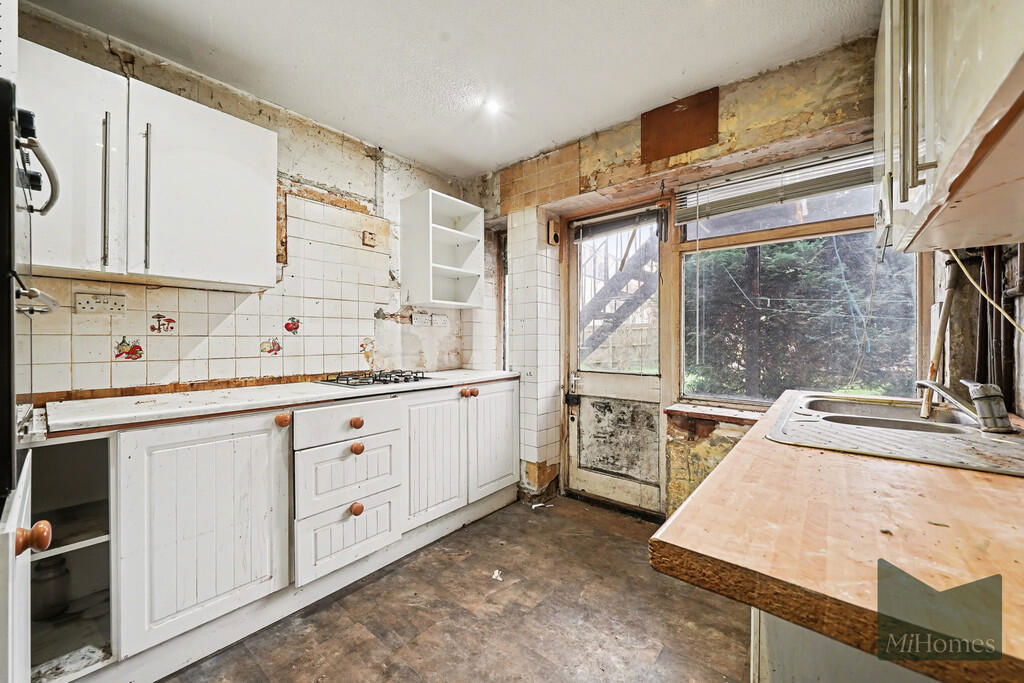 North Gates, High Road - Image 2