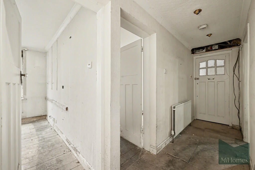 North Gates, High Road - Image 3