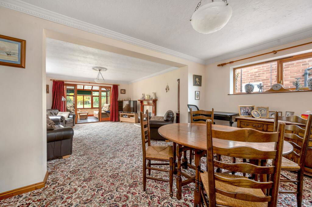 Queens Walk, Stamford - Image 4