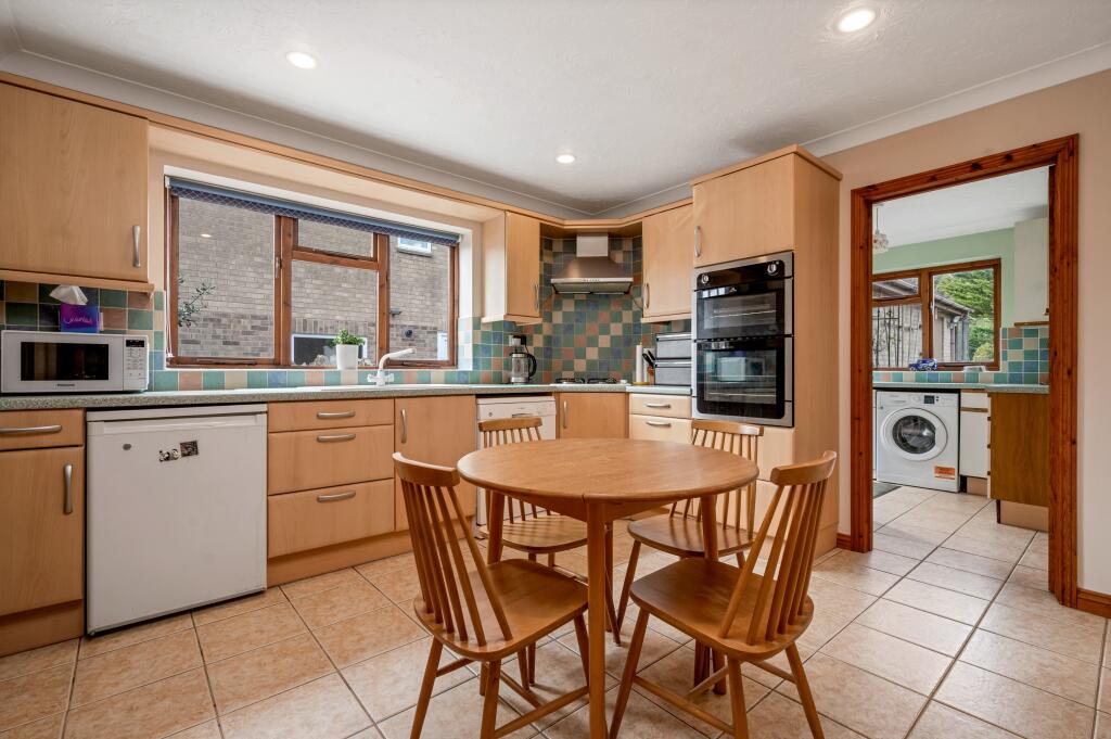 Queens Walk, Stamford - Image 8