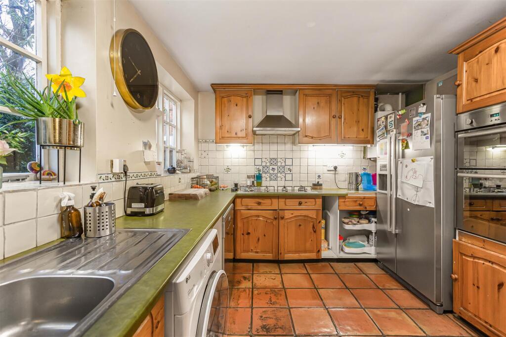 High Road, Essendon - Image 11