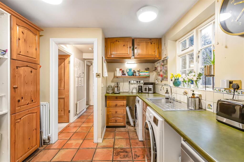 High Road, Essendon - Image 12