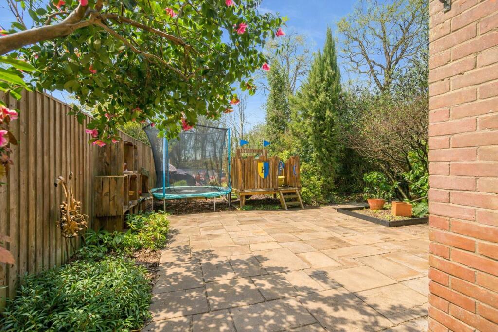 High Road, Essendon - Image 25