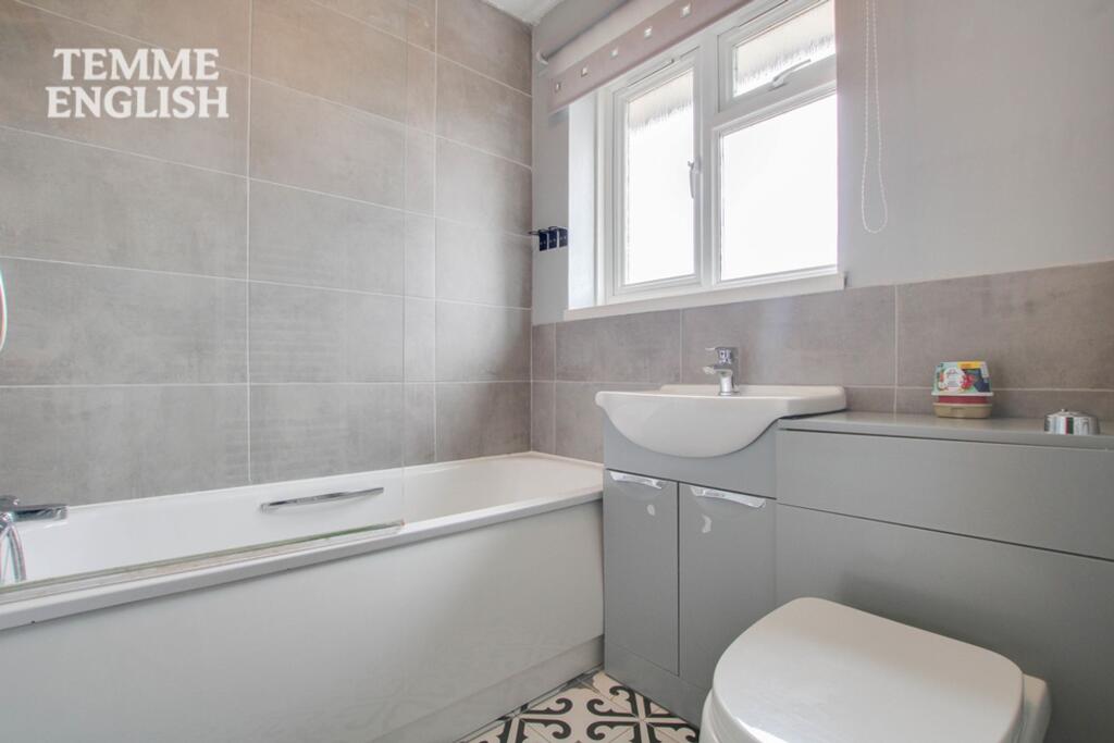 Gernons, Lee Chapel South, SS16 - Image 13