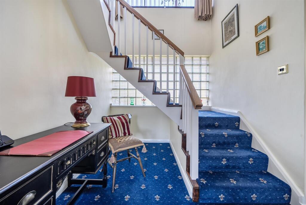 Jeffreys Way, Taunton - Image 12