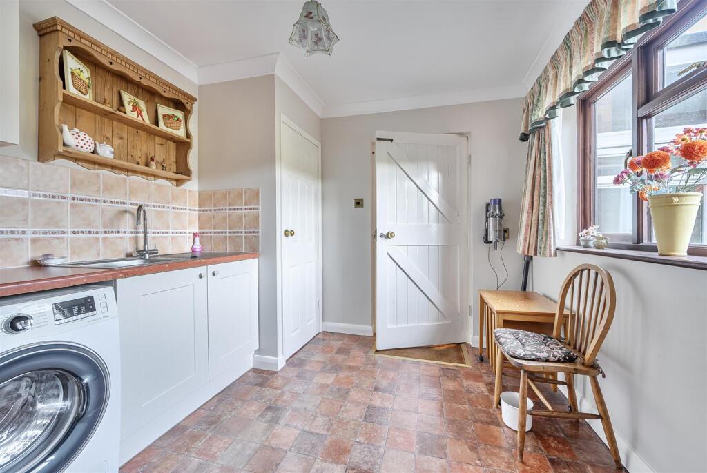 Jeffreys Way, Taunton - Image 16