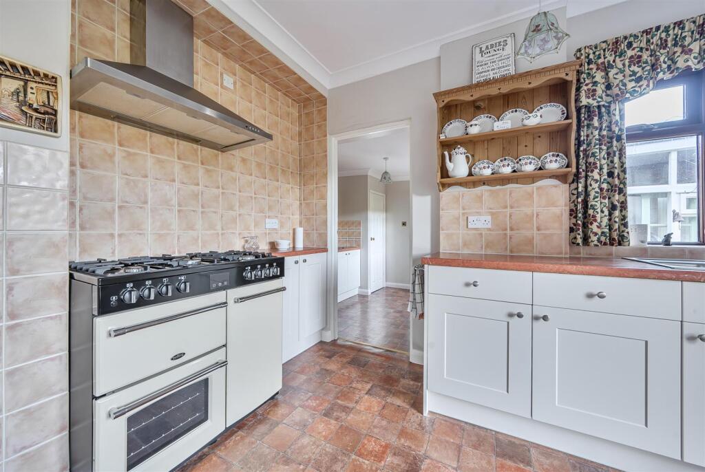 Jeffreys Way, Taunton - Image 17