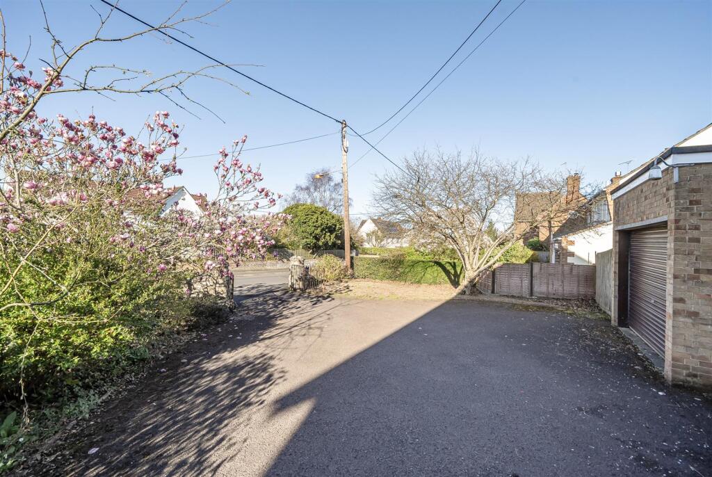 Jeffreys Way, Taunton - Image 24