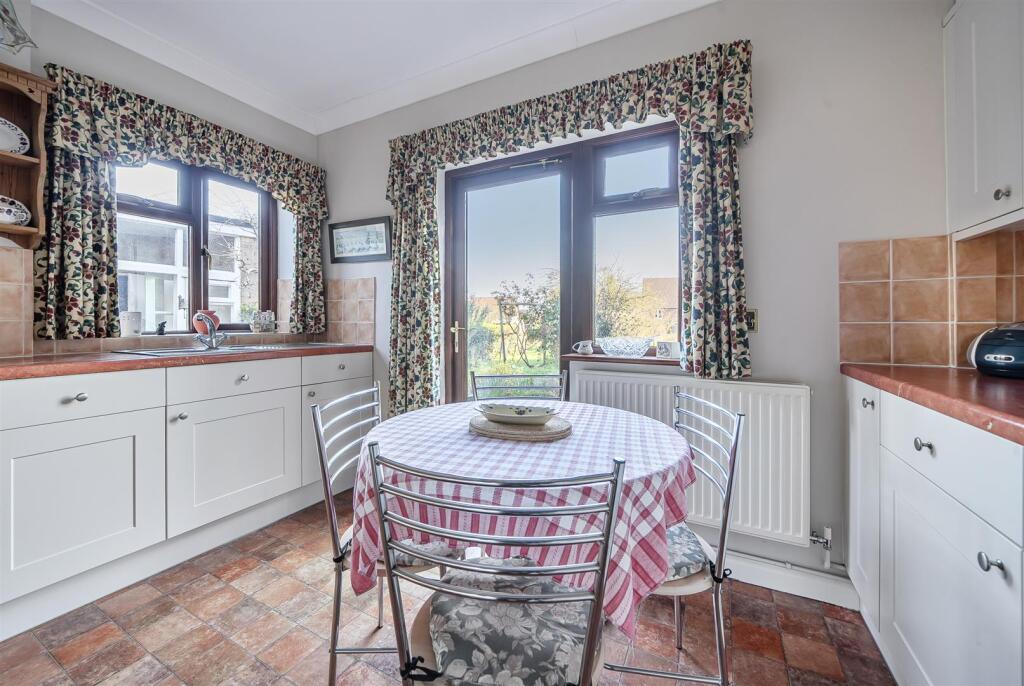 Jeffreys Way, Taunton - Image 4