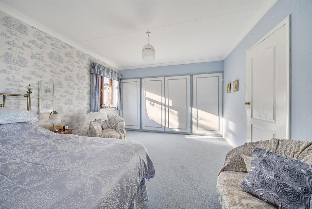 Jeffreys Way, Taunton - Image 6