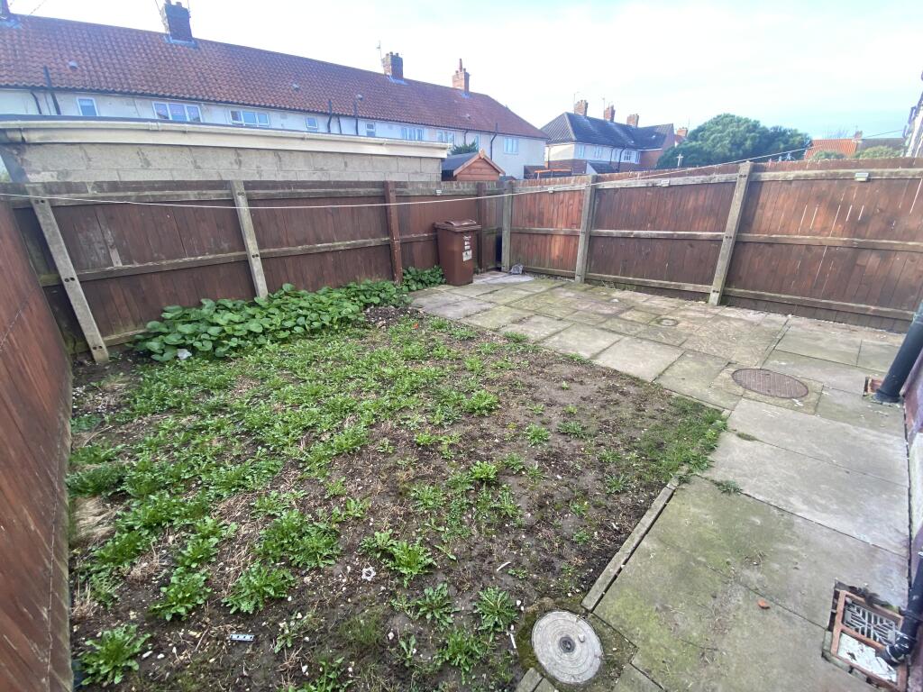 24 Watton Grove, Hull, East Riding of Yorkshire HU6 9NR - Image 3